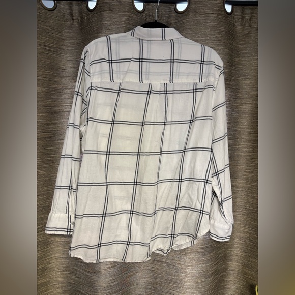 White and Navy Plaid Button-Up Flannel Shirt - Picture 2 of 7